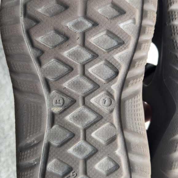 Crocs Brown Sandals Size 7 Men Or Women Size 8 I Gues Velcros Perfect For Summer - Picture 7 of 9